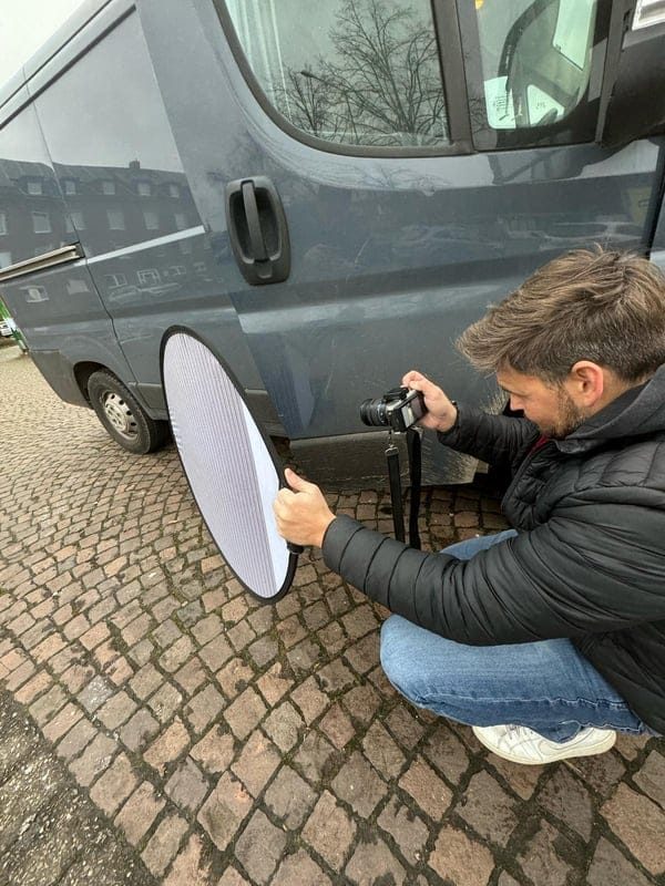Dokumentation eines Unfallschadens für das Schadengutachten in Voerde